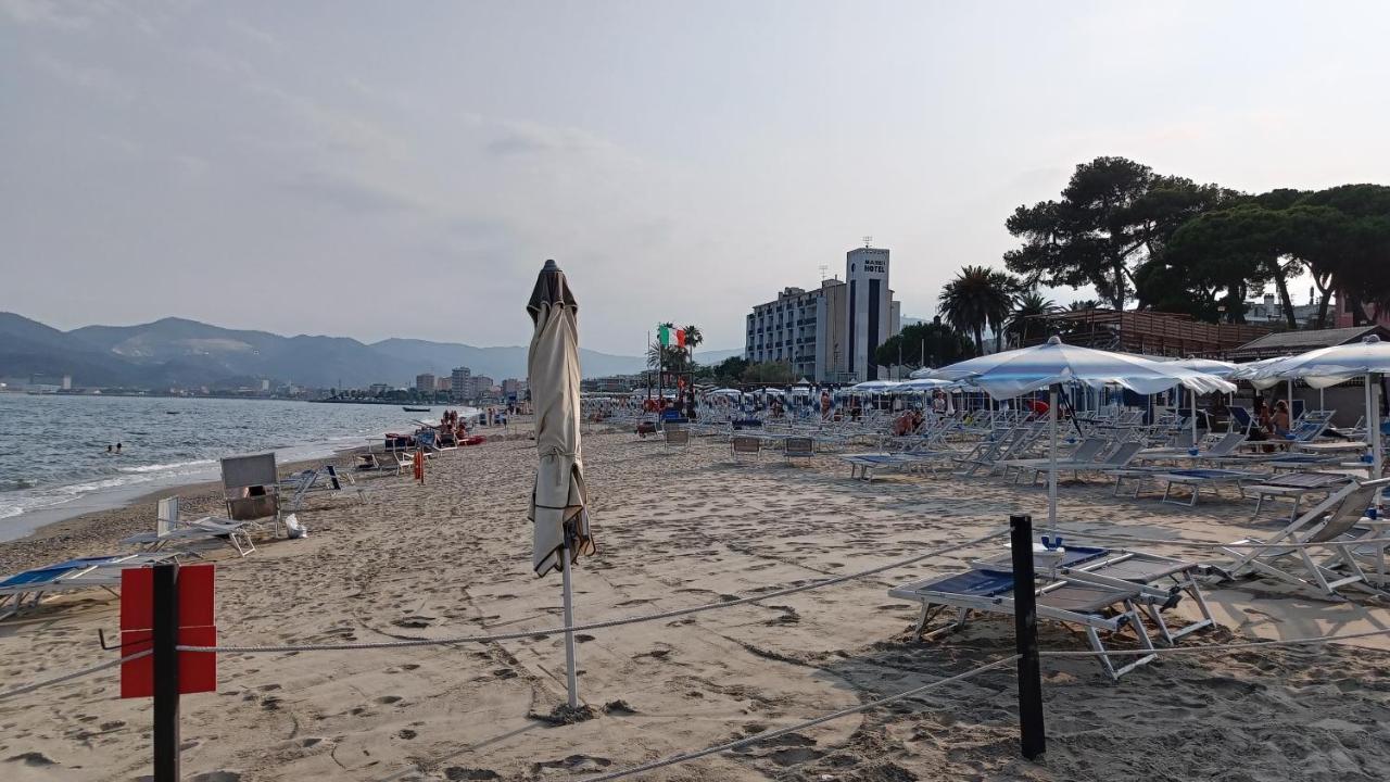 Karina, To The Beach With Terrace And Private Parking Σαβόνα Εξωτερικό φωτογραφία